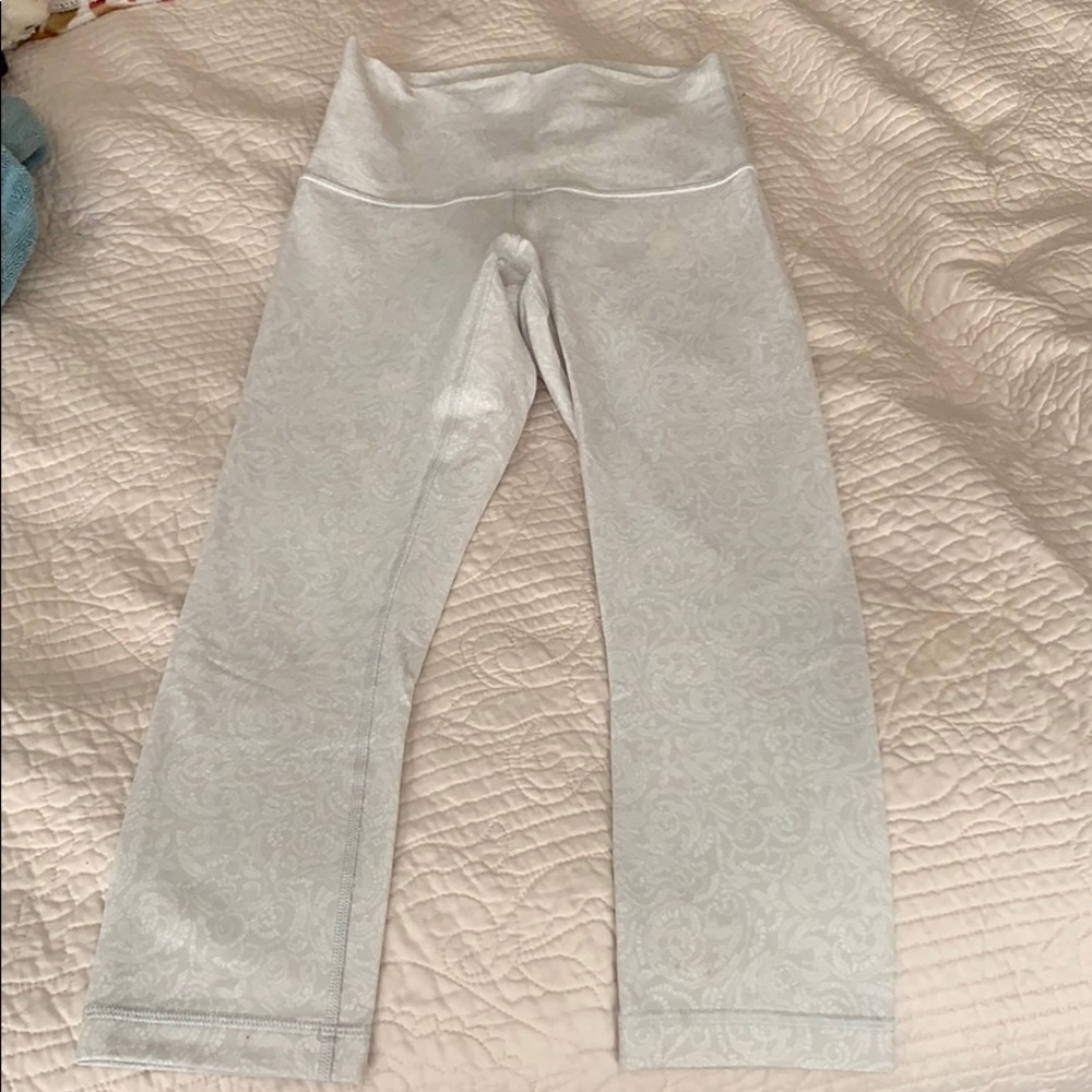 Lululemon wonder under limited edition size6